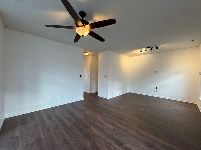 Building Photo - Modern Corner-End Townhome in the Heart of VB "ASK ABOUT OUR ZERO DEPOSIT"