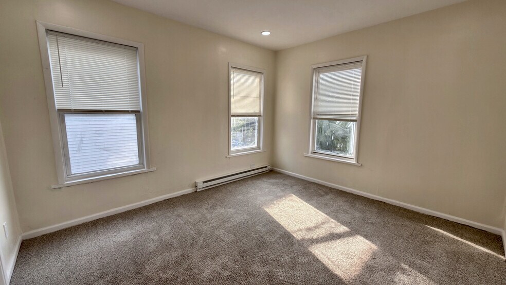 Building Photo - 547 N Silk St