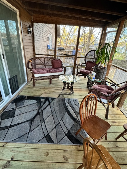 Building Photo - 1802 Martin St