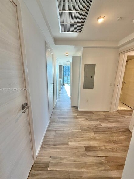 Building Photo - 801 S Miami Ave