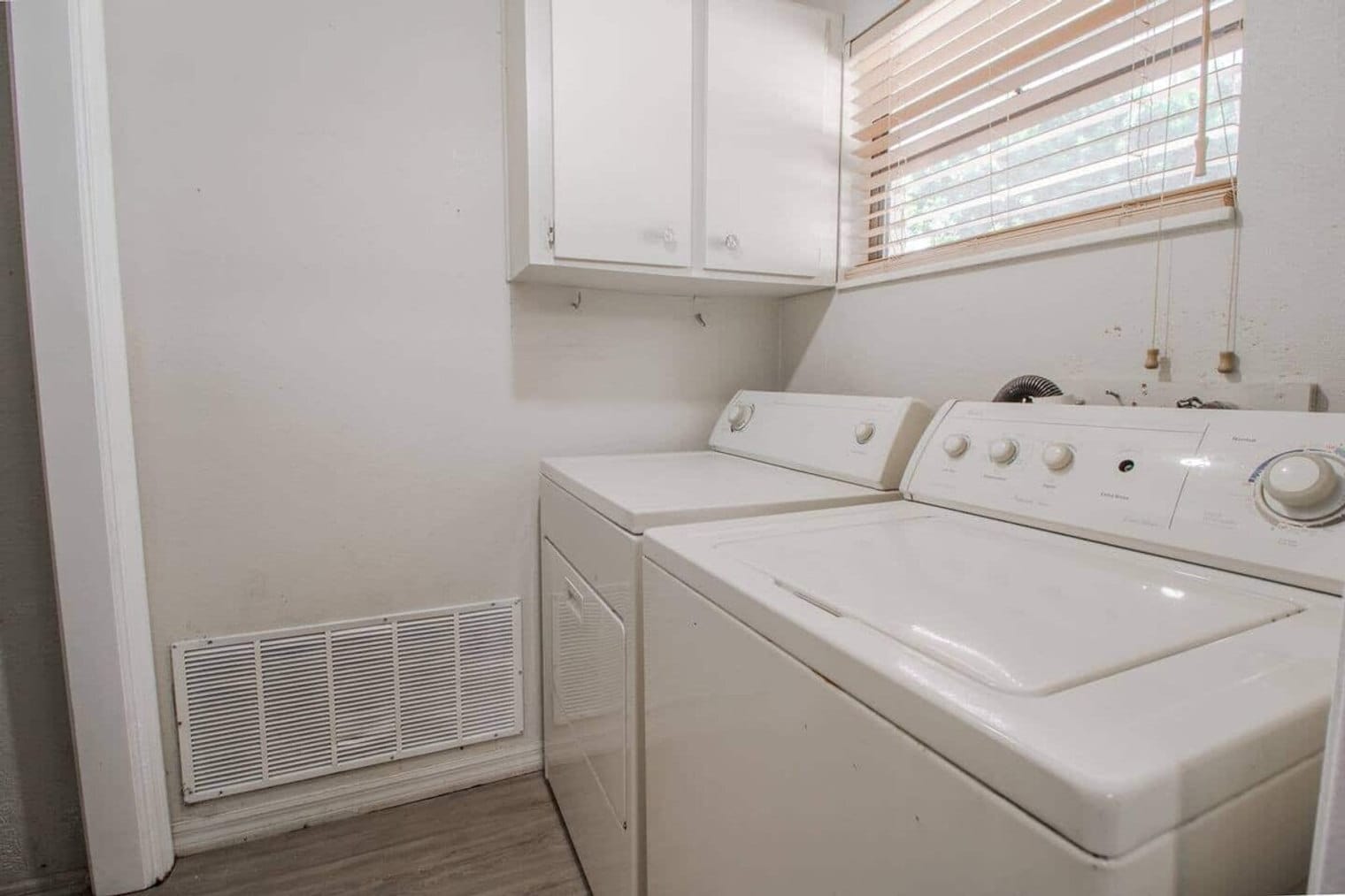 Building Photo - 4500 Elaine Pl