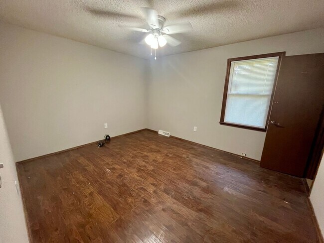 Building Photo - 3 Bedroom 2 Bath Ranch Style House in Pendleton