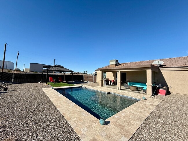 Building Photo - This home has EVERYTHING and is ready for you!