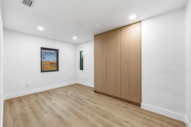 Building Photo - 751 NE 80th St