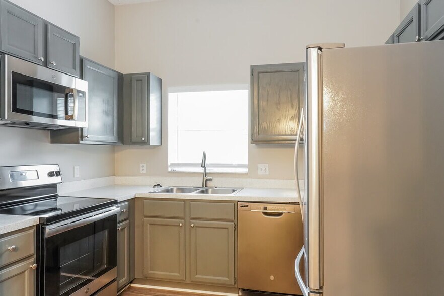 Building Photo - 11860 Shotgate Ct