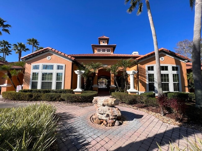Building Photo - Awesome apartment at Cypress fairway!