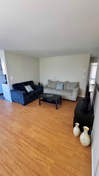 Primary Photo - 202 12th St