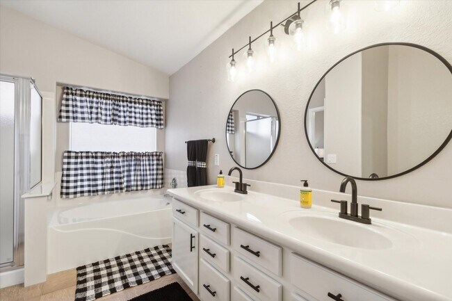 Building Photo - 18119 W Sammy Way