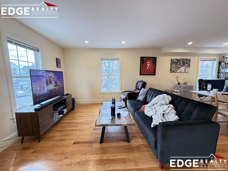 Building Photo - 23 Higgins St