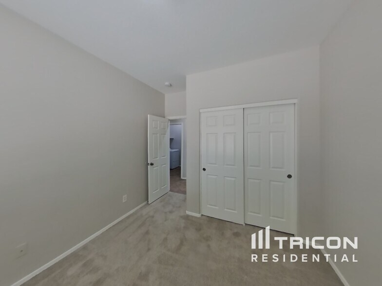 Building Photo - 8809 W Gardenia Ave