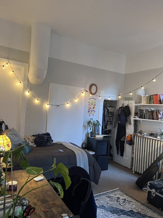 Building Photo - 1212 N Garden St