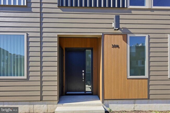 Building Photo - 3016 S Northbank Pl