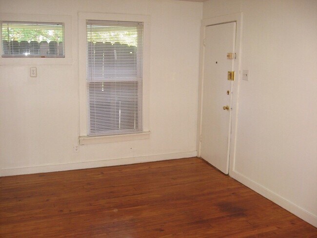 Building Photo - 2520 Hopkins St