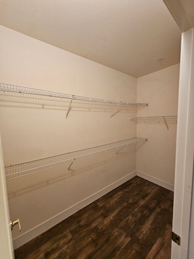Building Photo - *Guard Gated @ Vistana- 1 Bedroom Condo!