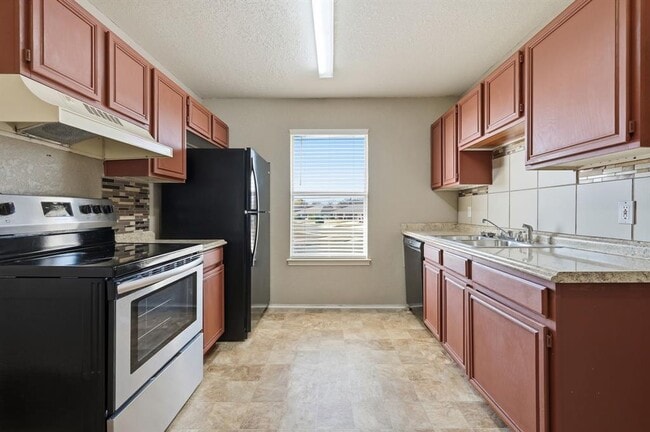 Building Photo - 1716 Benttree Dr