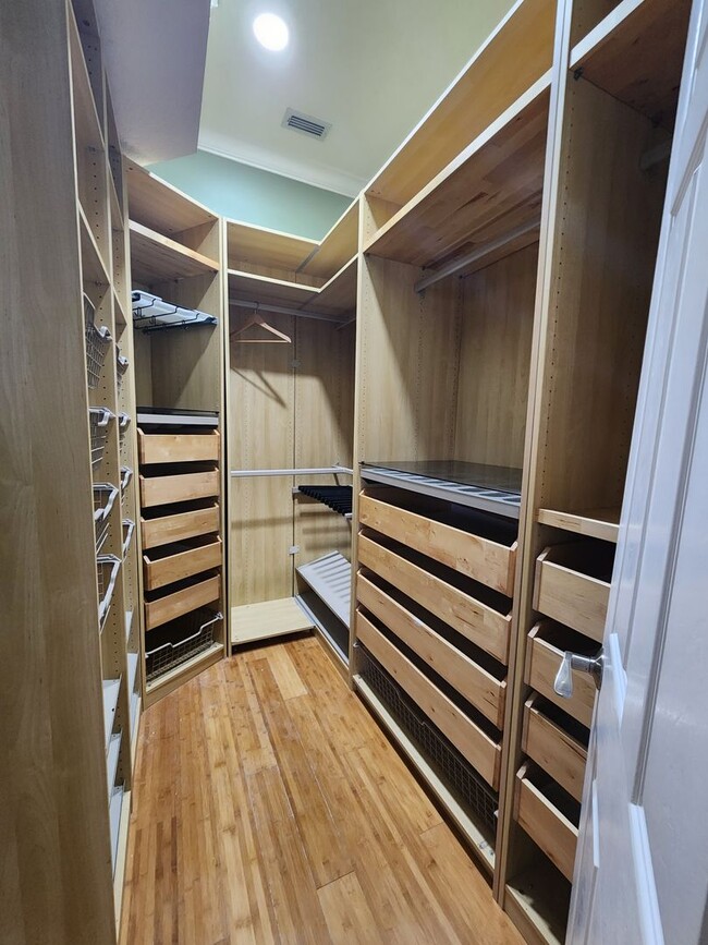 Building Photo - Hunters Creek Home with Fenced Back Yard in Guard-Gated Golf Community