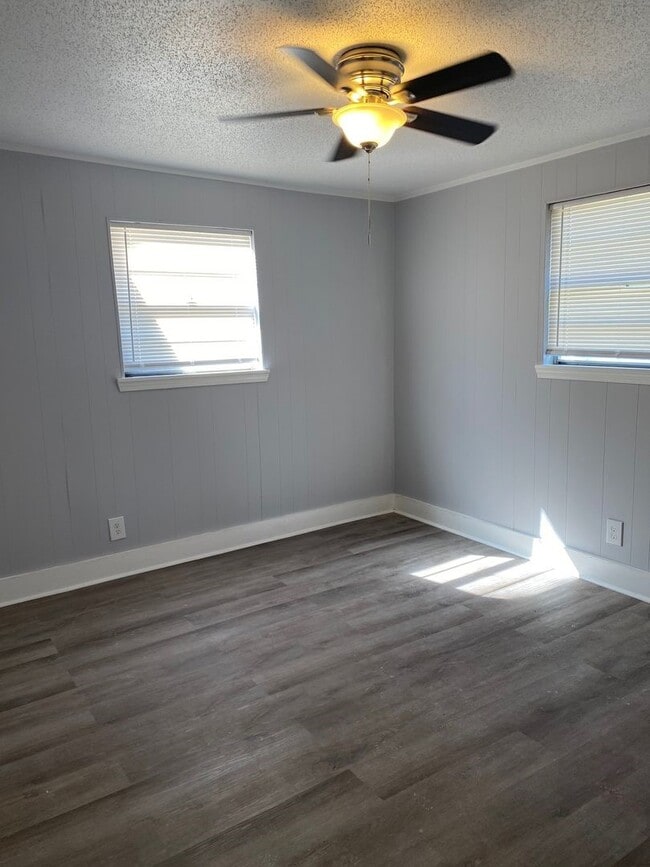 Building Photo - 1409 9th St