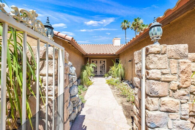 Building Photo - 39495 Regency Way