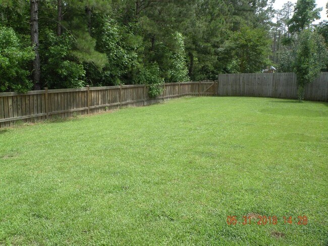 Building Photo - Beautiful Family Home