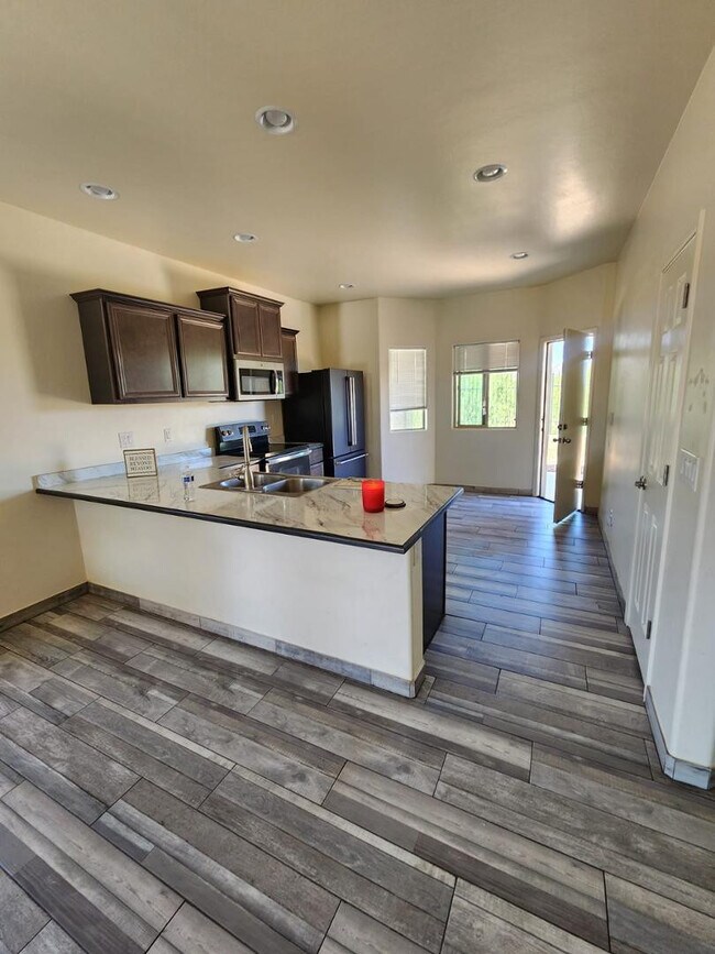 Building Photo - 3641 Cam Del Rancho