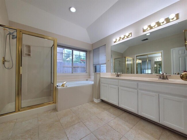 Building Photo - 11000 Rio Vista Dr