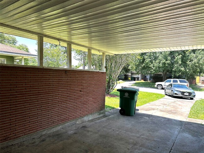 Building Photo - 5210 Stuyvesant Ln