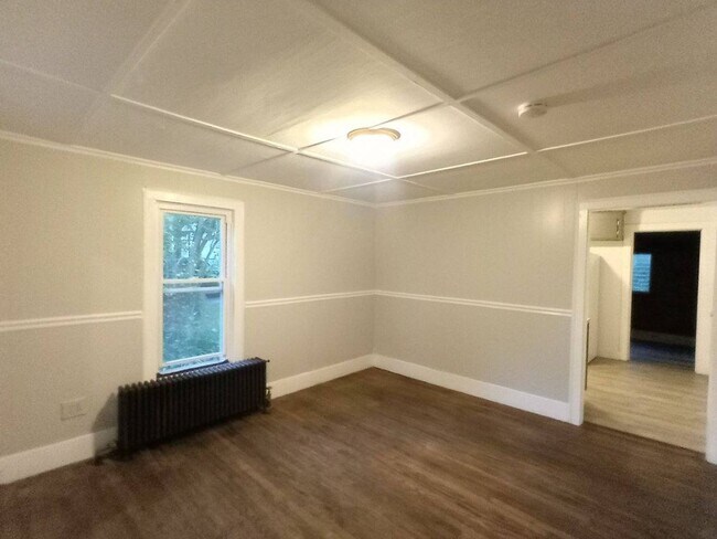 Building Photo - 209 3rd St