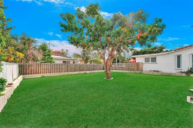 Building Photo - 9173 Byron Ave