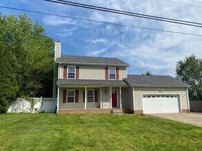 Building Photo - Great Location!!3 Bed/2.5 Bath near exit 1! Lots of extras in this rental!