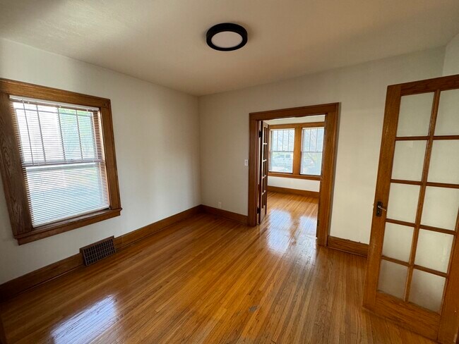 Building Photo - 1002 B St