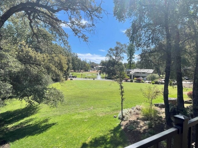Building Photo - Beautiful 3 bedroom, 3 bath home in Lake W...