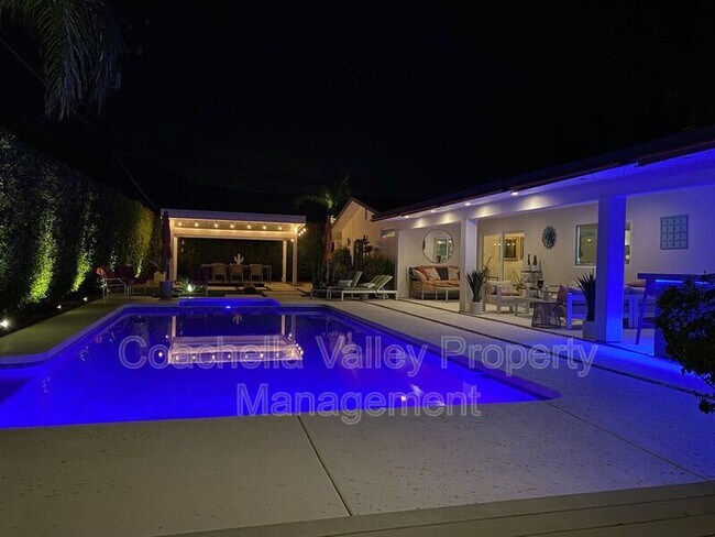 Building Photo - 2885 E Venetia Rd