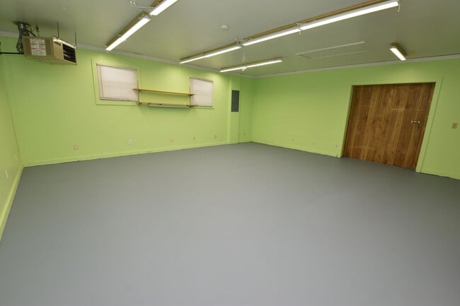 Building Photo - River Front Home in Elkhart IN, lawn care included.