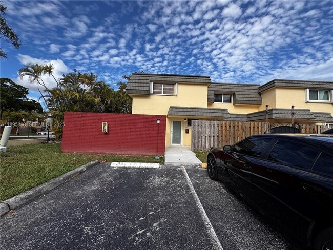 Building Photo - 8405 SW 137th Ave