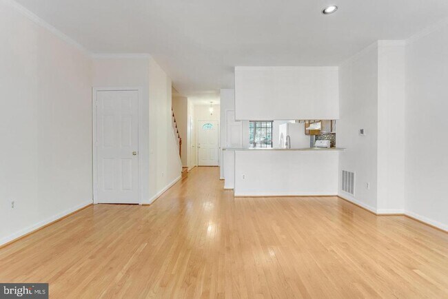 Building Photo - 7170 Westfield Ct