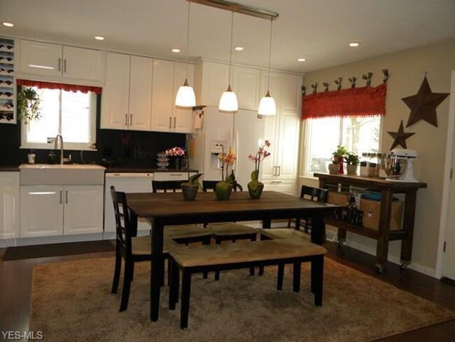 3 Bedroom 1.5 Bath Split Level Home for R... - 3 Bedroom  1.5 Bath Split Level Home for R...