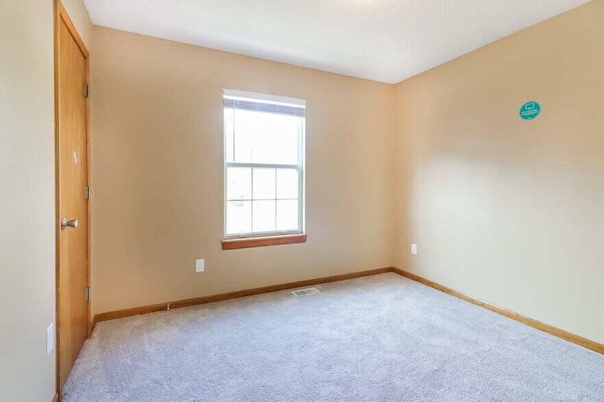 Building Photo - 1711 Roberta Dr