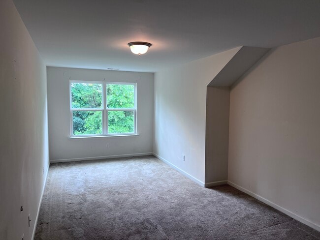 Building Photo - 5518 Hamilton Cir