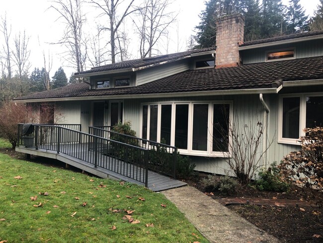 Building Photo - Rural feel in Bothell!