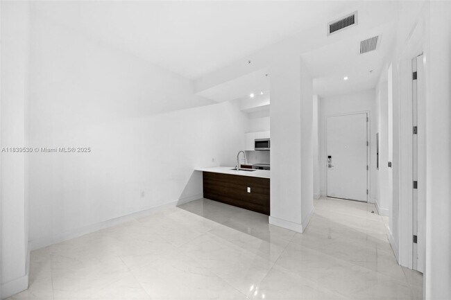 Building Photo - 301 Altara Ave