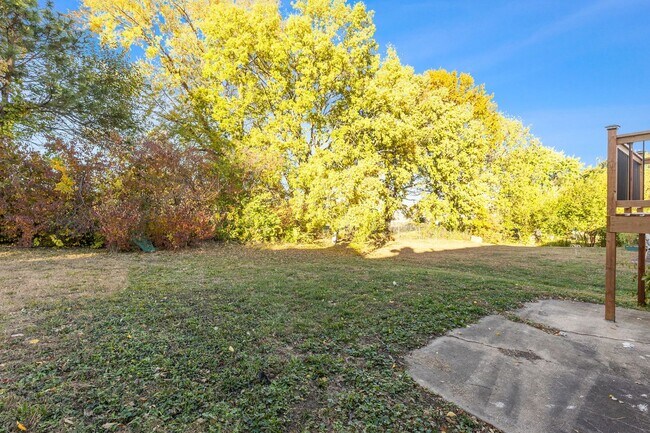 Building Photo - Just Listed! Step into one of the Northlan...