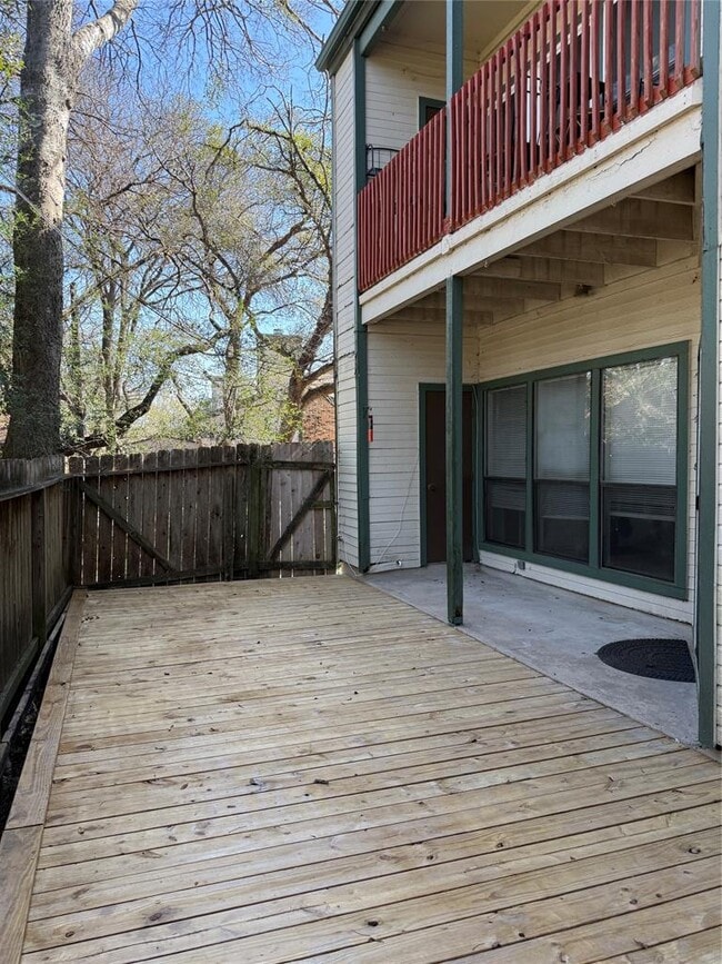 Building Photo - 6501 Columbia Oaks Ct