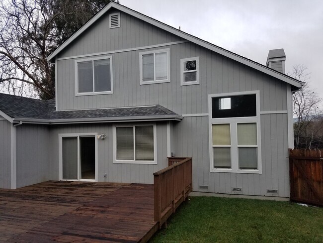Building Photo - 371 Breeden St