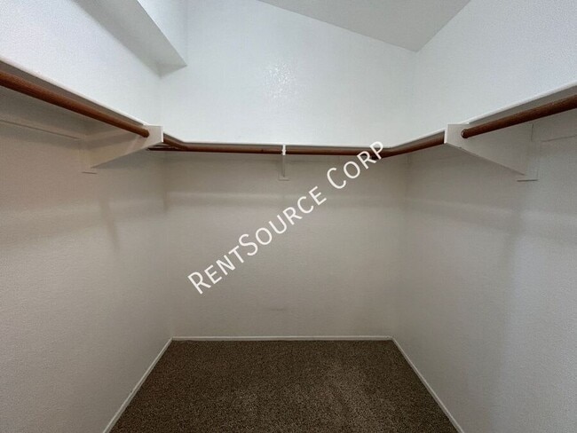 Building Photo - 39914 Milan Dr