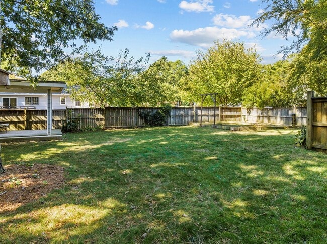 Building Photo - Gorgeous 3 Bedroom Ranch in North Raleigh, updated, pet friendly, fenced-in yard!