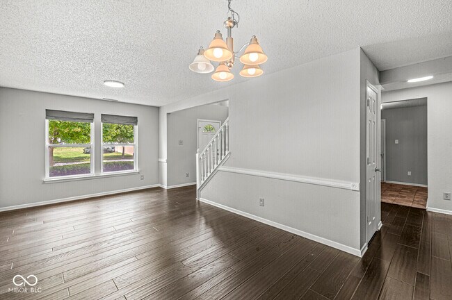 Building Photo - 5641 Buck Dr