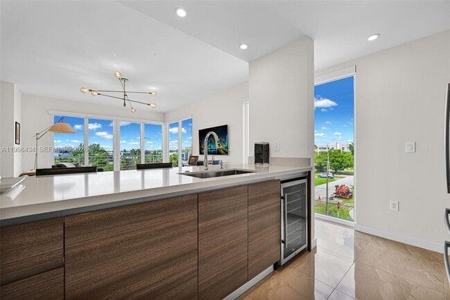 Building Photo - 1900 SE 2nd St