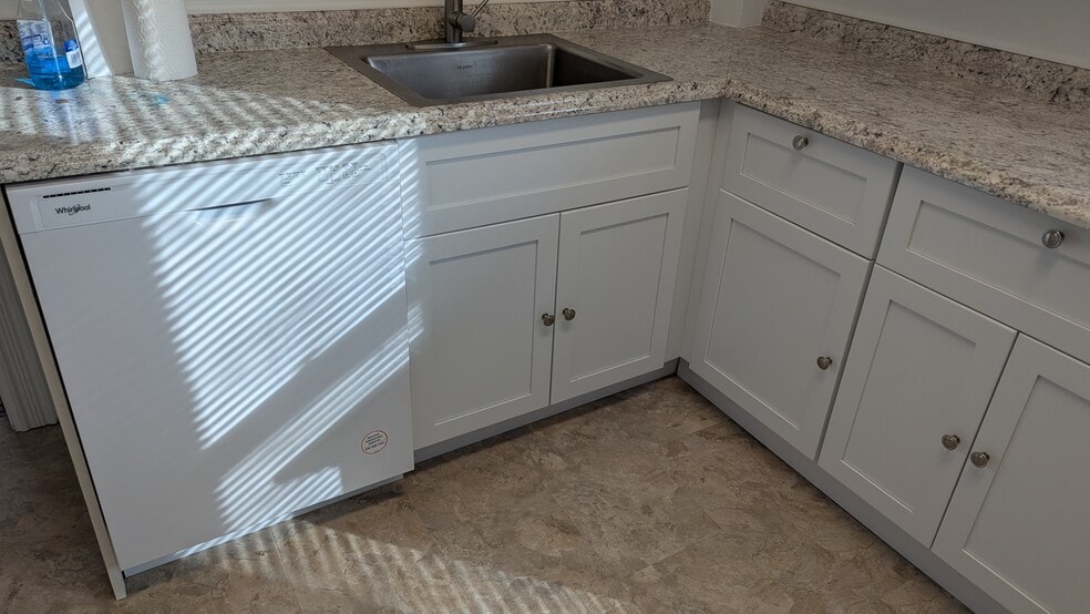 Building Photo - 136 Dove St