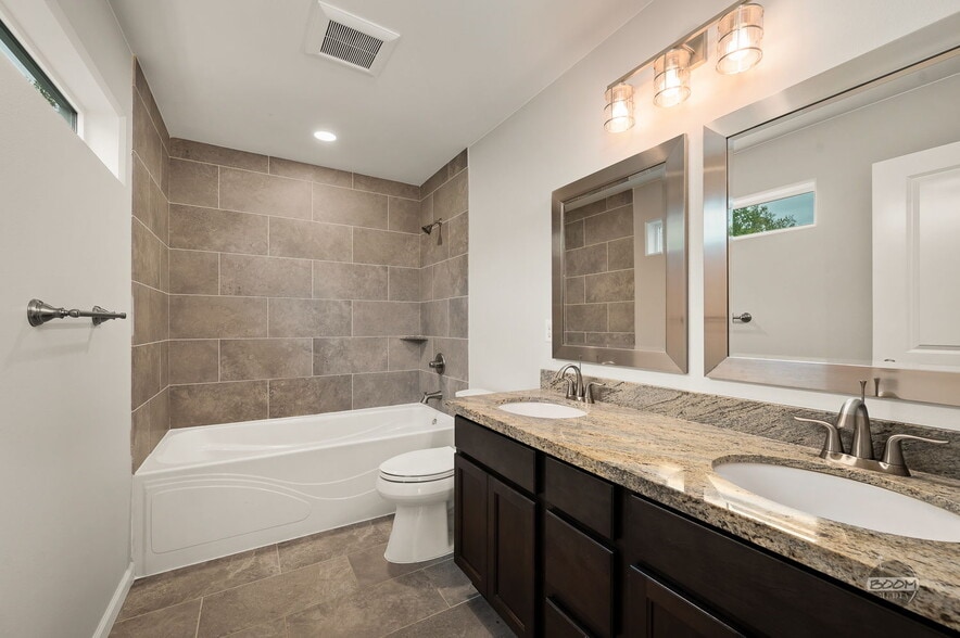 Building Photo - 1501 N Sunny Hill Cir