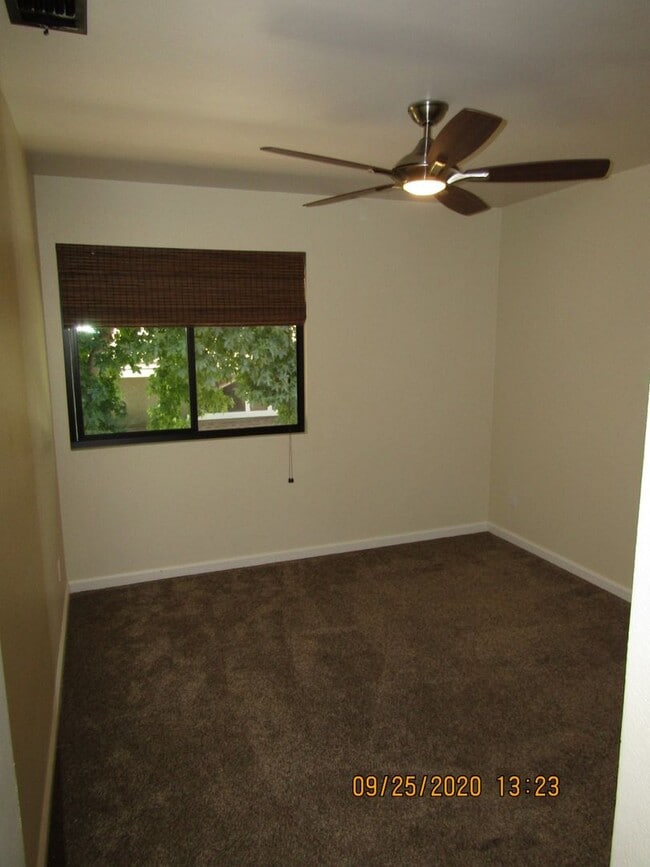 Building Photo - Updated Knollwood Meadows Two Story Condo ...
